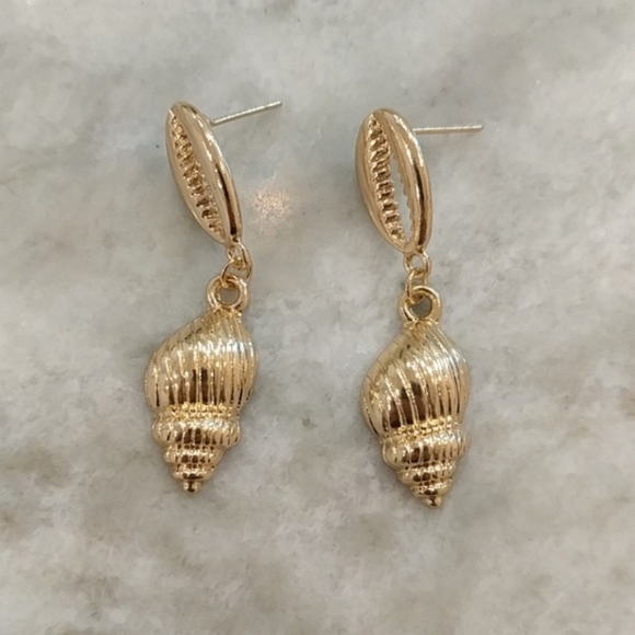 14K Gold Plated Shell Drop Earrings Conch - Picture 2 of 6